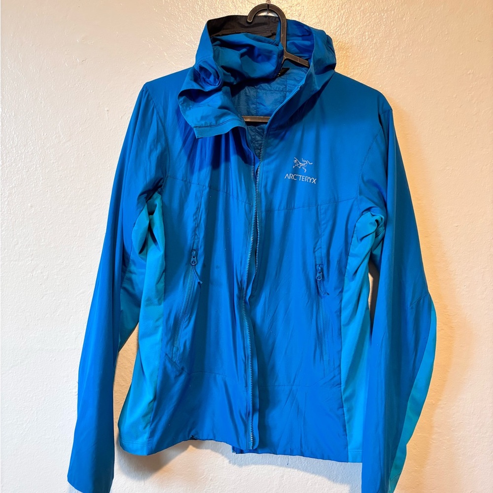 Arc'teryx atom sl size small Women's Blue Jacket flaws!